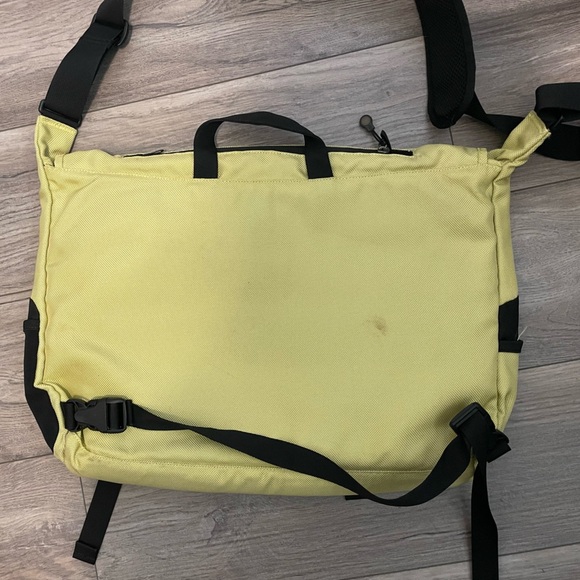 PATAGONIA- Half Mass Messenger Sling Bag Laptop Crossbody- vintage - Picture 8 of 8